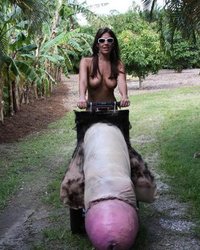 Голые девки на пляжной вечеринке 3 фотография Голые девки на пляжной вечеринке 3 фотография