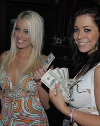 Голые девки на пляжной вечеринке 29 фотография Голые девки на пляжной вечеринке 29 фотография