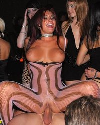 Гламурные шалавы пришли в клубешник 19 фотография Гламурные шалавы пришли в клубешник 19 фотография