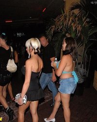 Гламурные шалавы пришли в клубешник 25 фотография Гламурные шалавы пришли в клубешник 25 фотография