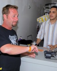 Выебал зрелую продавщицу 4 фотография Выебал зрелую продавщицу 4 фотография