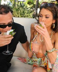 Силиконовая давалока сосёт 1 фотография