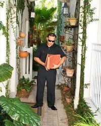 Силиконовая давалока сосёт 3 фотография