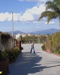 Газонокосильщик поимел хозяйку 9 фотография