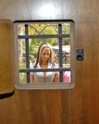 Грудастая жена встречает мужа 12 фотография Грудастая жена встречает мужа 12 фотография