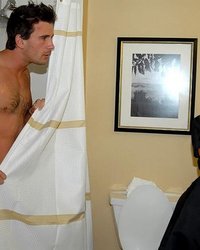 Заводная горничная решила почистить член 13 фотография Заводная горничная решила почистить член 13 фотография