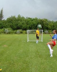 Две милые футболистки 4 фотография Две милые футболистки 4 фотография