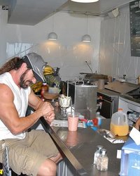 Работница пляжной забегаловки 18 фотография Работница пляжной забегаловки 18 фотография