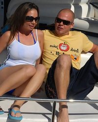 Молодая Холли прокатилась на катере 2 фотография Молодая Холли прокатилась на катере 2 фотография