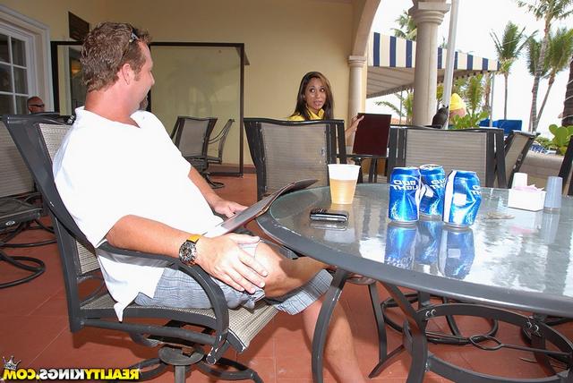 Познакомился на курорте с симпатичной бабой 1 фото