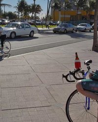 Развратная велосипедистка 2 фотография