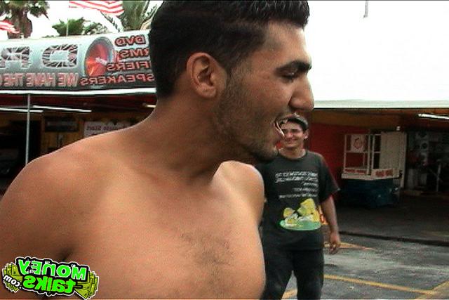 Горячая официантка 4 фото