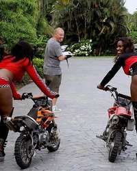 Чёрные любительницы мотоциклов 21 фотография Чёрные любительницы мотоциклов 21 фотография