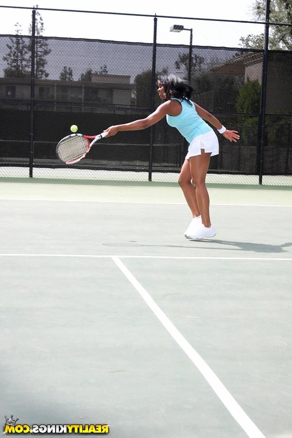 Темнокожая теннисистка 11 фото