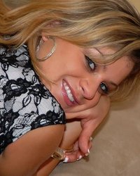 Засветила трусики 14 фотография Засветила трусики 14 фотография