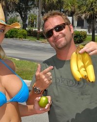 Продавщица фруктов 3 фотография Продавщица фруктов 3 фотография