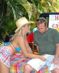 Продавщица фруктов 13 фотография Продавщица фруктов 13 фотография