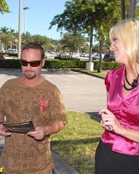 Глубоко в молодой киске 1 фотография Глубоко в молодой киске 1 фотография