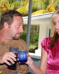 Глубоко в молодой киске 6 фотография Глубоко в молодой киске 6 фотография