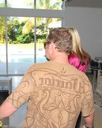 Глубоко в молодой киске 5 фотография Глубоко в молодой киске 5 фотография