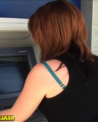 Поимел незнакомку в кустах 1 фотография Поимел незнакомку в кустах 1 фотография