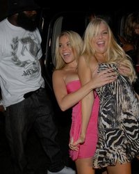 По пьяни в попу дала 3 фотография По пьяни в попу дала 3 фотография