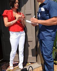 Сантехник трахнул домохозяйку 9 фотография Сантехник трахнул домохозяйку 9 фотография