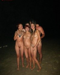 Пьяная вечеринка голышом на речке 1 фотография