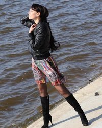 Брюнетка с длинными ногами эротично прогнула спинку 27 фотография Брюнетка с длинными ногами эротично прогнула спинку 27 фотография