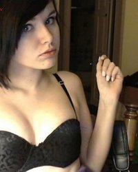 Брюнетка обожает выставлять голую жопу 2 фотография Брюнетка обожает выставлять голую жопу 2 фотография