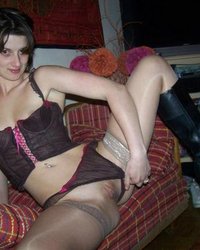 Голенькая брюнеточка у себя дома 1 фотография Голенькая брюнеточка у себя дома 1 фотография