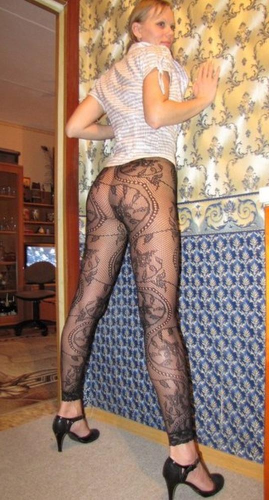 Обнаженная медсестра с длинными красивыми ногами 12 фото