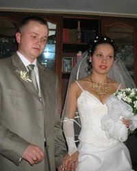 Брюнетка активно ласкает разработанные дырочки 1 фотография Брюнетка активно ласкает разработанные дырочки 1 фотография