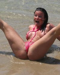 Пляжные красотки в бикини и голышом 20 фотография Пляжные красотки в бикини и голышом 20 фотография