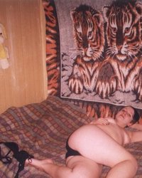 Блудницы сделали эротические снимки на даче 6 фотография