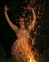 Лесная нимфа у костра 15 фотография Лесная нимфа у костра 15 фотография