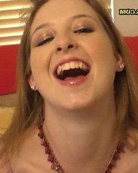 Красотка обхватила губками набухшую головку 9 фотография Красотка обхватила губками набухшую головку 9 фотография