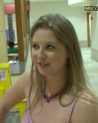 Красотка обхватила губками набухшую головку 2 фотография Красотка обхватила губками набухшую головку 2 фотография