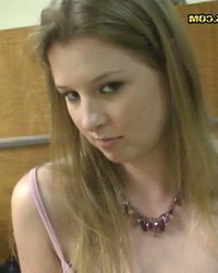 Красотка обхватила губками набухшую головку 7 фотография Красотка обхватила губками набухшую головку 7 фотография