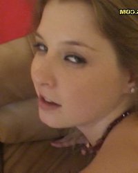 Красотка обхватила губками набухшую головку 20 фотография Красотка обхватила губками набухшую головку 20 фотография