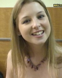 Красотка обхватила губками набухшую головку 5 фотография Красотка обхватила губками набухшую головку 5 фотография