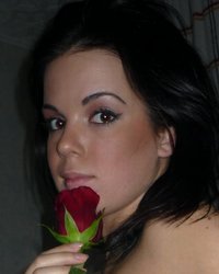 Горячая брюнетка эротично раздевается 14 фотография Горячая брюнетка эротично раздевается 14 фотография