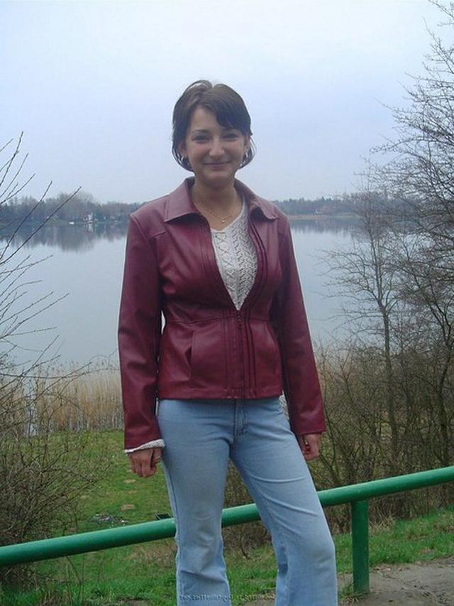 Брюнетка отдалась за стакан пива 1 фото