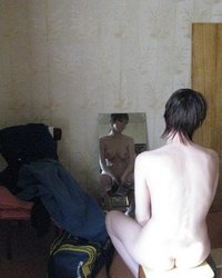 Прелестная домохозяйка осталась голяком 24 фотография Прелестная домохозяйка осталась голяком 24 фотография