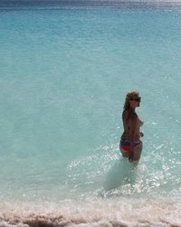 Пышногрудая блондинка разгуливает нагишом на отдыхе 20 фотография Пышногрудая блондинка разгуливает нагишом на отдыхе 20 фотография