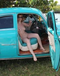 Пышногрудая блондинка разгуливает нагишом на отдыхе 10 фотография Пышногрудая блондинка разгуливает нагишом на отдыхе 10 фотография