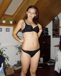 Домохозяйки оголяют грудь в гостях 2 фотография Домохозяйки оголяют грудь в гостях 2 фотография