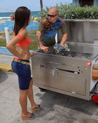 Худенькая негритянка отдалась незнакомому покупателю 4 фотография Худенькая негритянка отдалась незнакомому покупателю 4 фотография