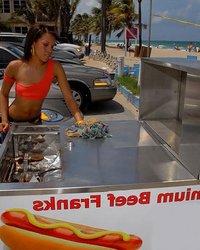 Худенькая негритянка отдалась незнакомому покупателю 3 фотография Худенькая негритянка отдалась незнакомому покупателю 3 фотография