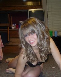 Молодые девушки красуются перед камерой 19 фотография Молодые девушки красуются перед камерой 19 фотография